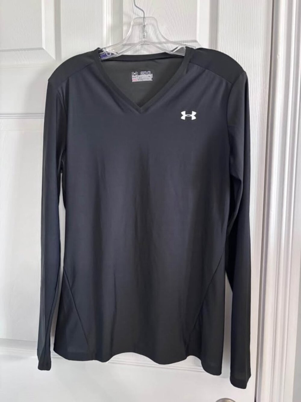 Under Armour HeatGear women's COMPRESSION, long-sleeve, v-neck shirt ~ Size 2XL